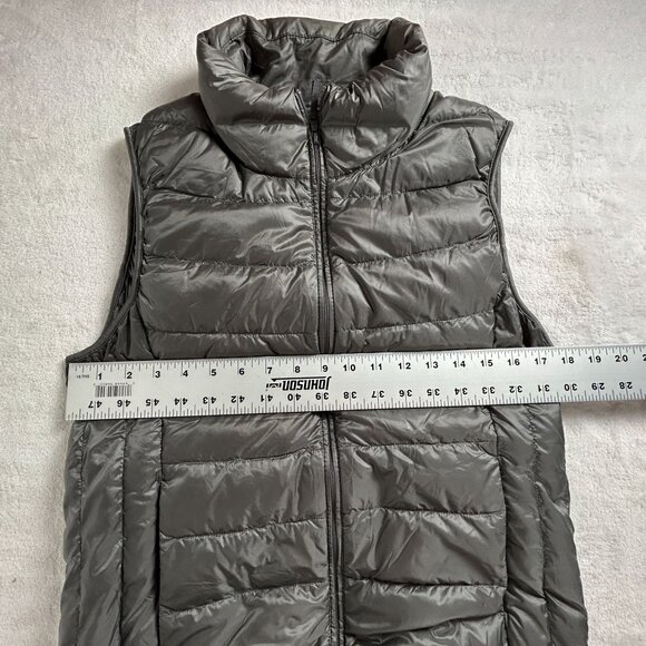 Uniqlo Womens Puffer Vest Medium Gray Lightweight Warm Jacket Packable Outdoor - Picture 7 of 8